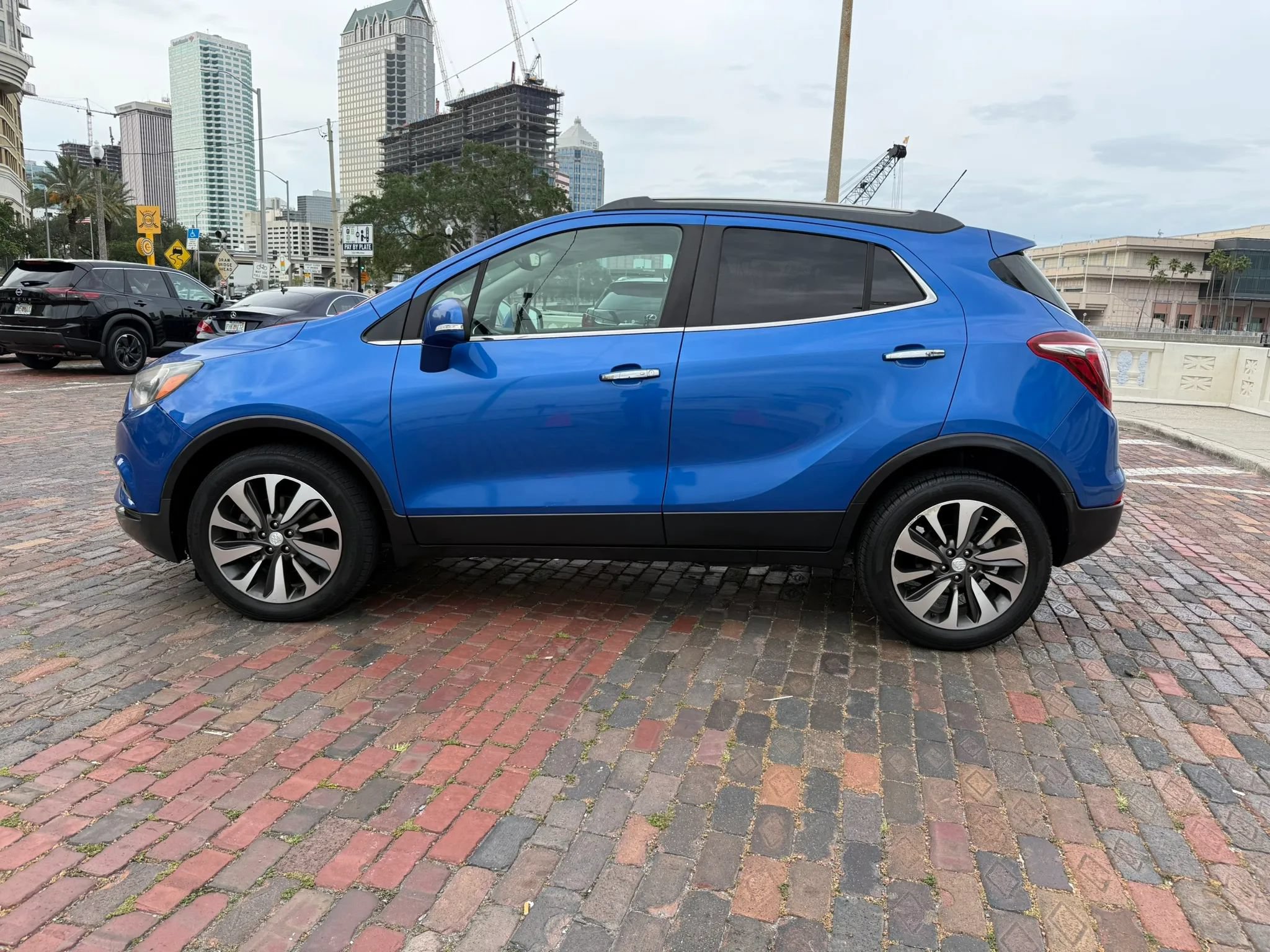 Used 2018 Buick Encore Essence AWD/4WD image 5