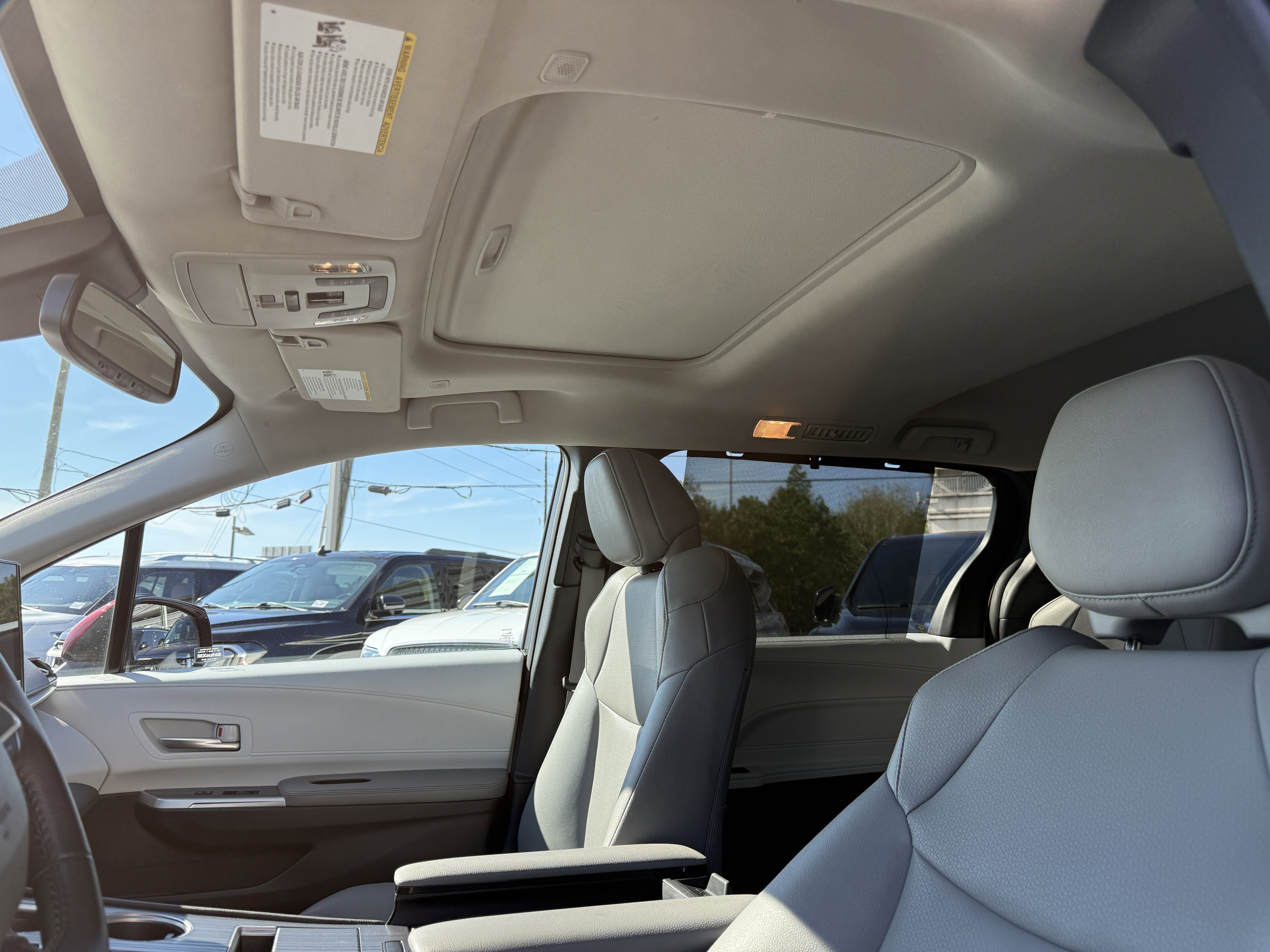 Used 2025 Toyota Sienna XLE image 13