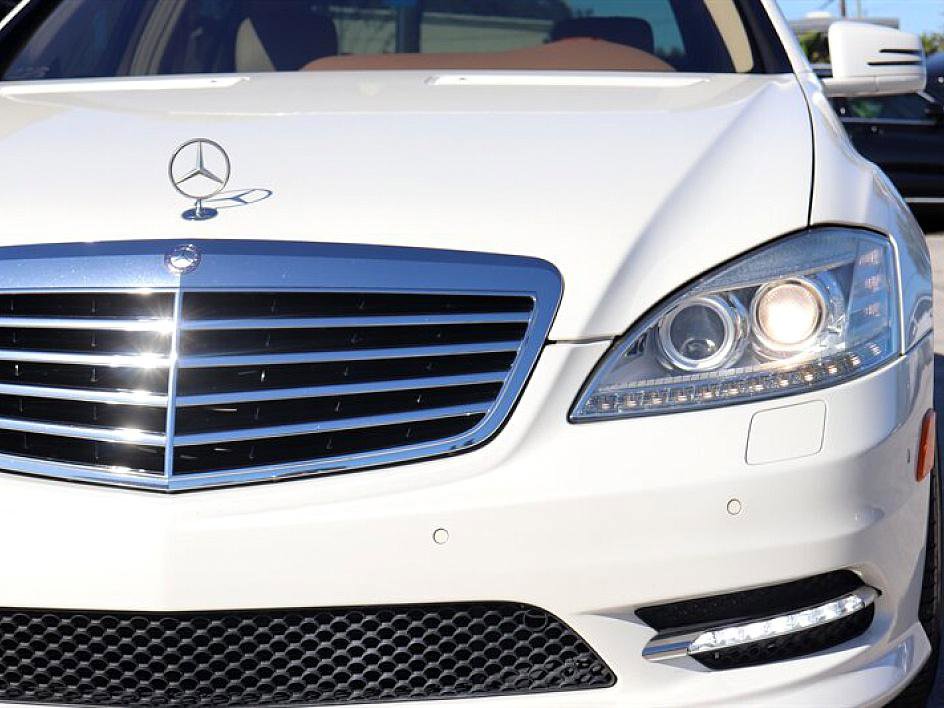Used 2010 Mercedes-Benz S 550 Sedan w/ Sport Package image 13