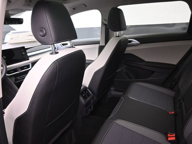 New 2026 Volkswagen Taos SE image 23