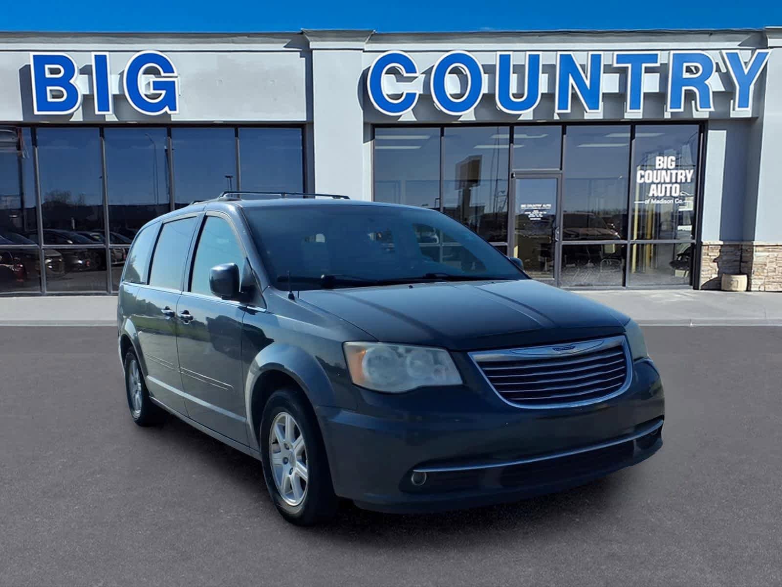 Used 2012 Chrysler Town & Country Touring w/ Entertainment Group #1 FWD image 2