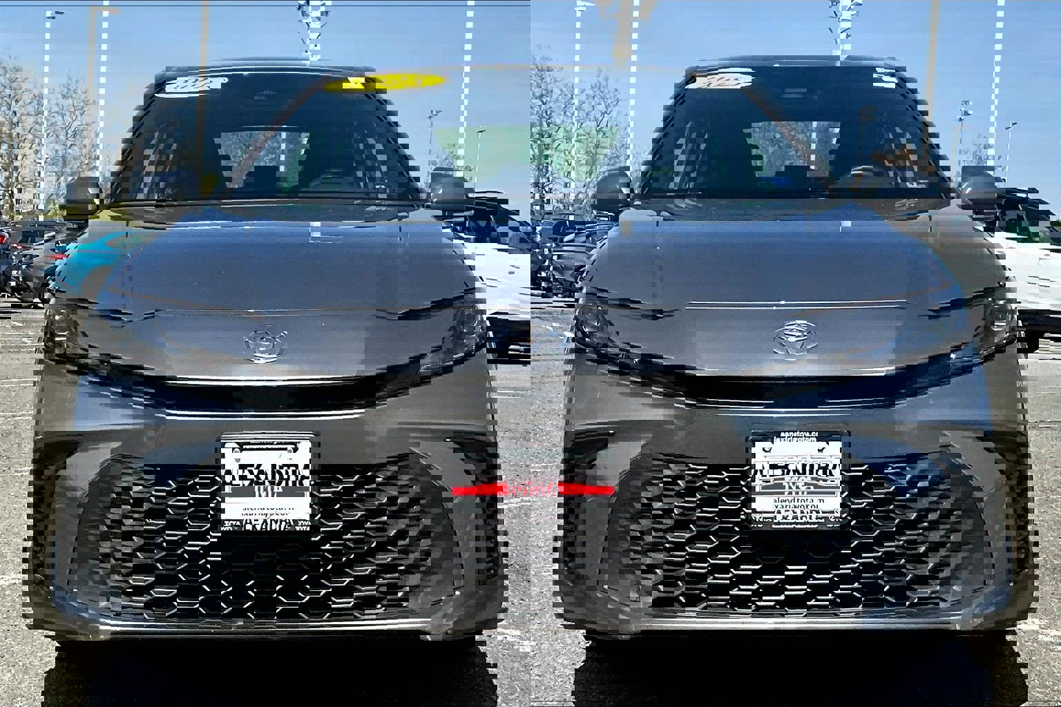 Used 2025 Toyota Camry SE image 3