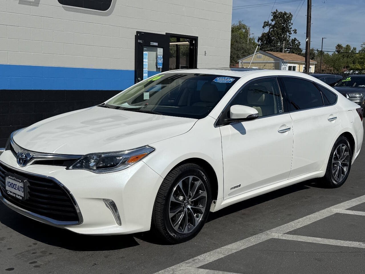 Used 2016 Toyota Avalon XLE Plus FWD image 3