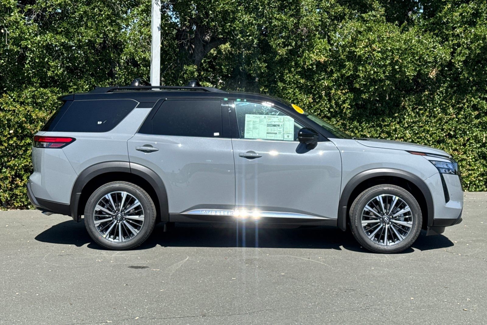 New 2026 Nissan Pathfinder Platinum AWD/4WD image 3
