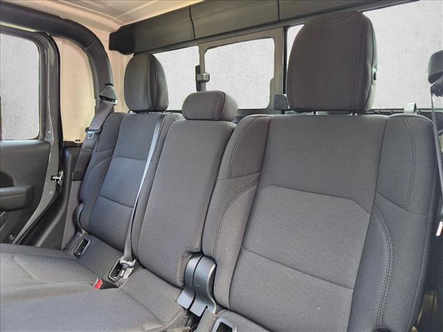 Used 2023 Jeep Gladiator Sport AWD/4WD image 16