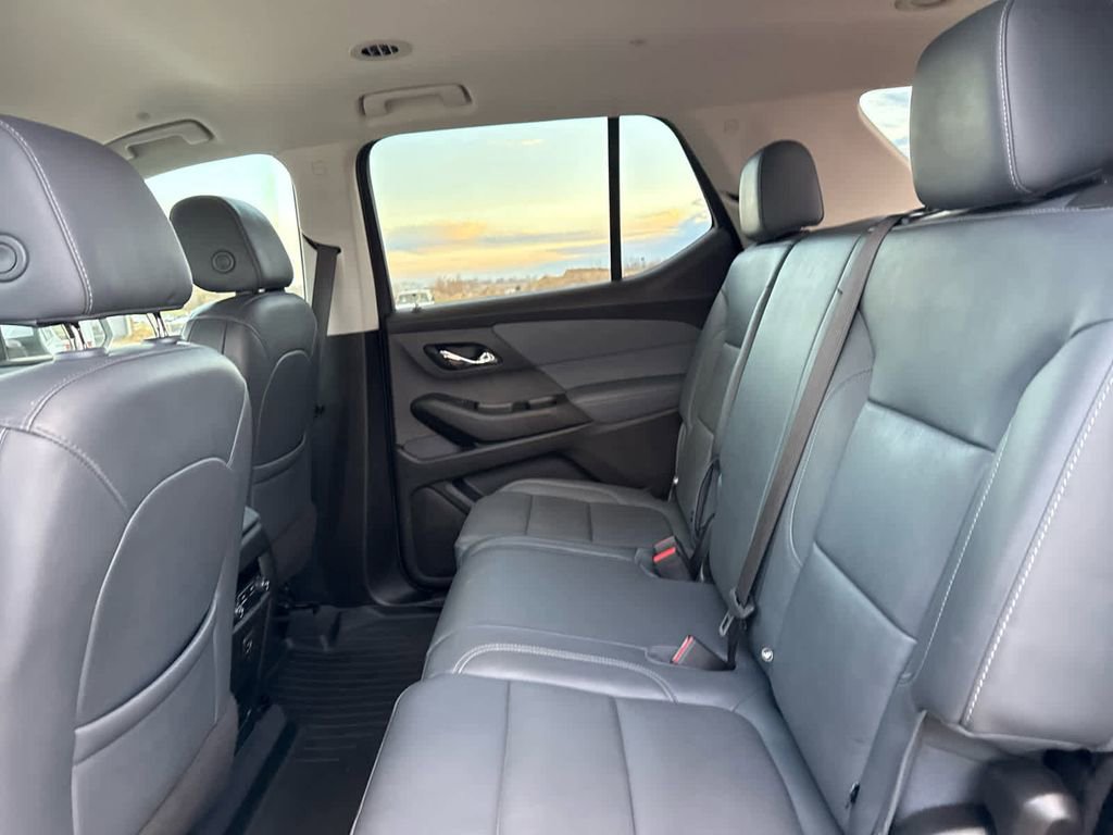 Used 2021 Chevrolet Traverse LT w/ LPO, Cargo Package AWD/4WD image 15