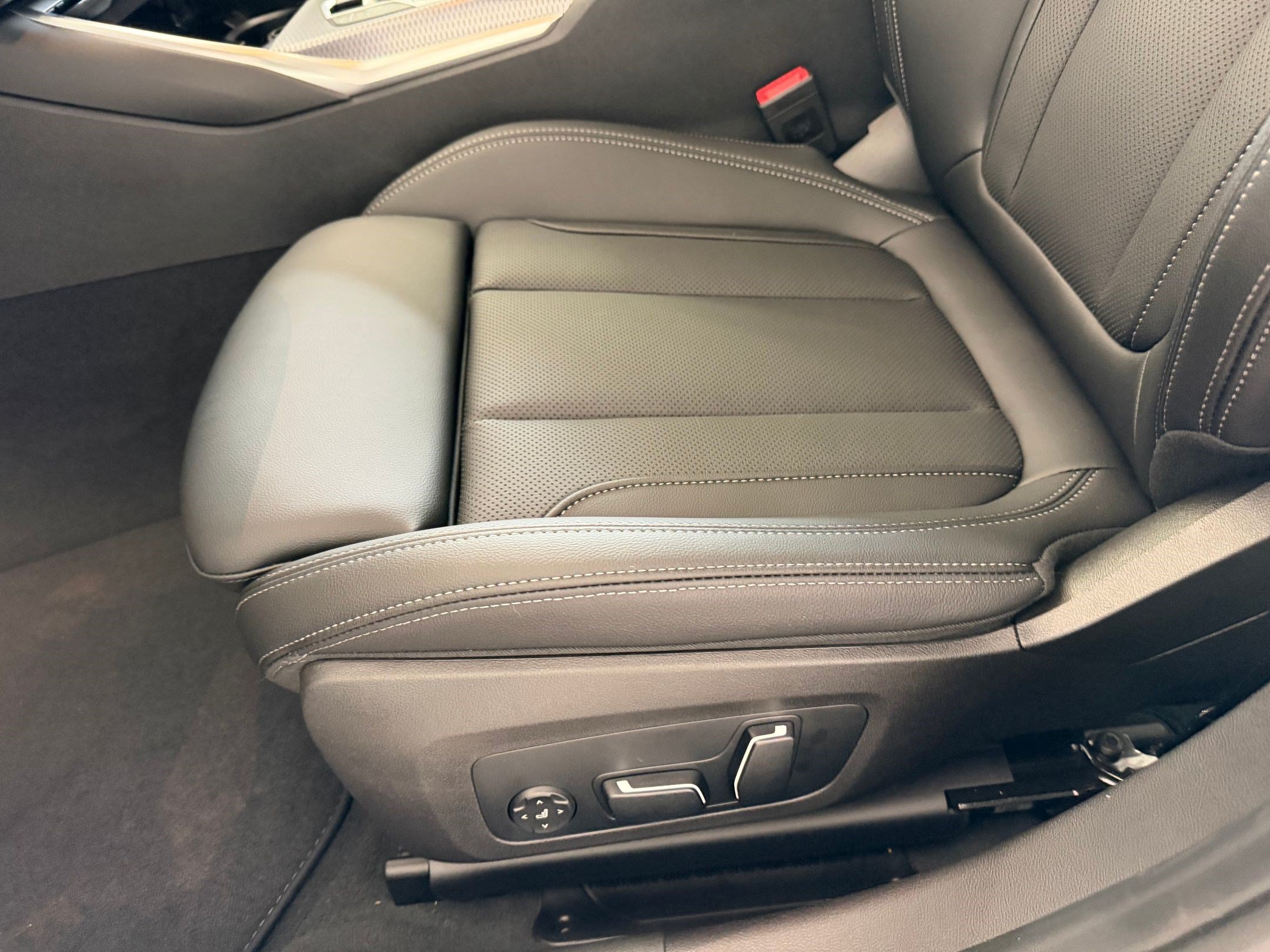 New 2026 BMW 330i xDrive Sedan w/ Premium Package AWD/4WD image 13