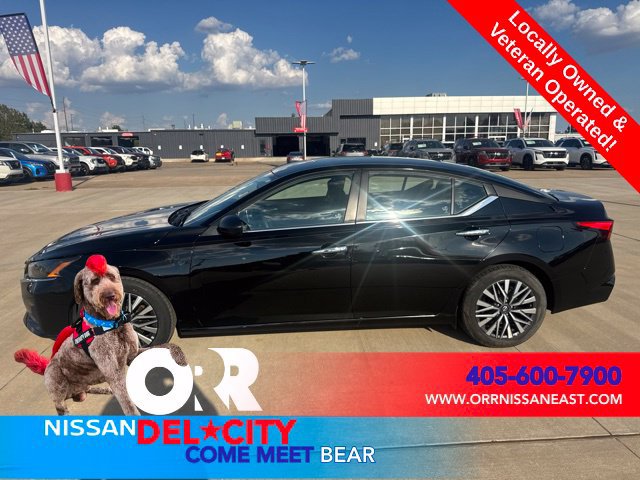 Used 2025 Nissan Altima 2.5 SV FWD image 2