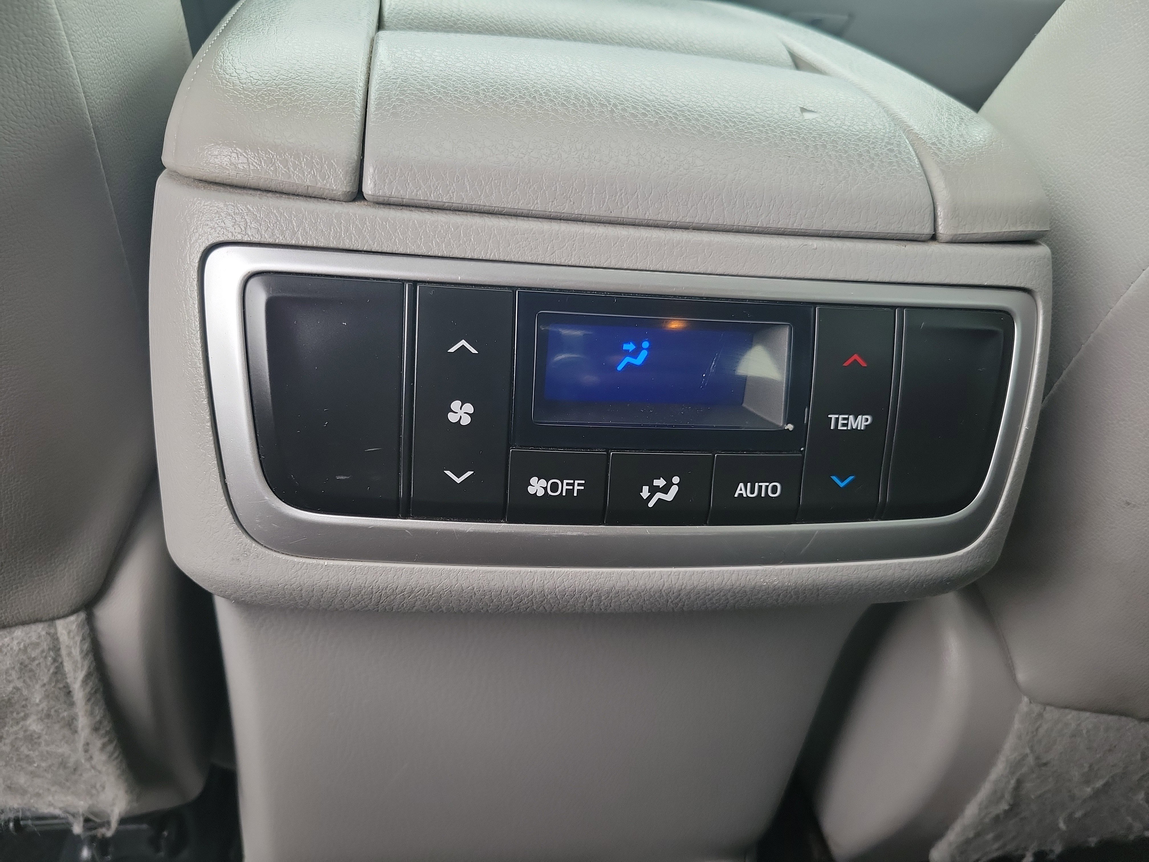 Used 2016 Toyota Highlander XLE AWD/4WD image 17