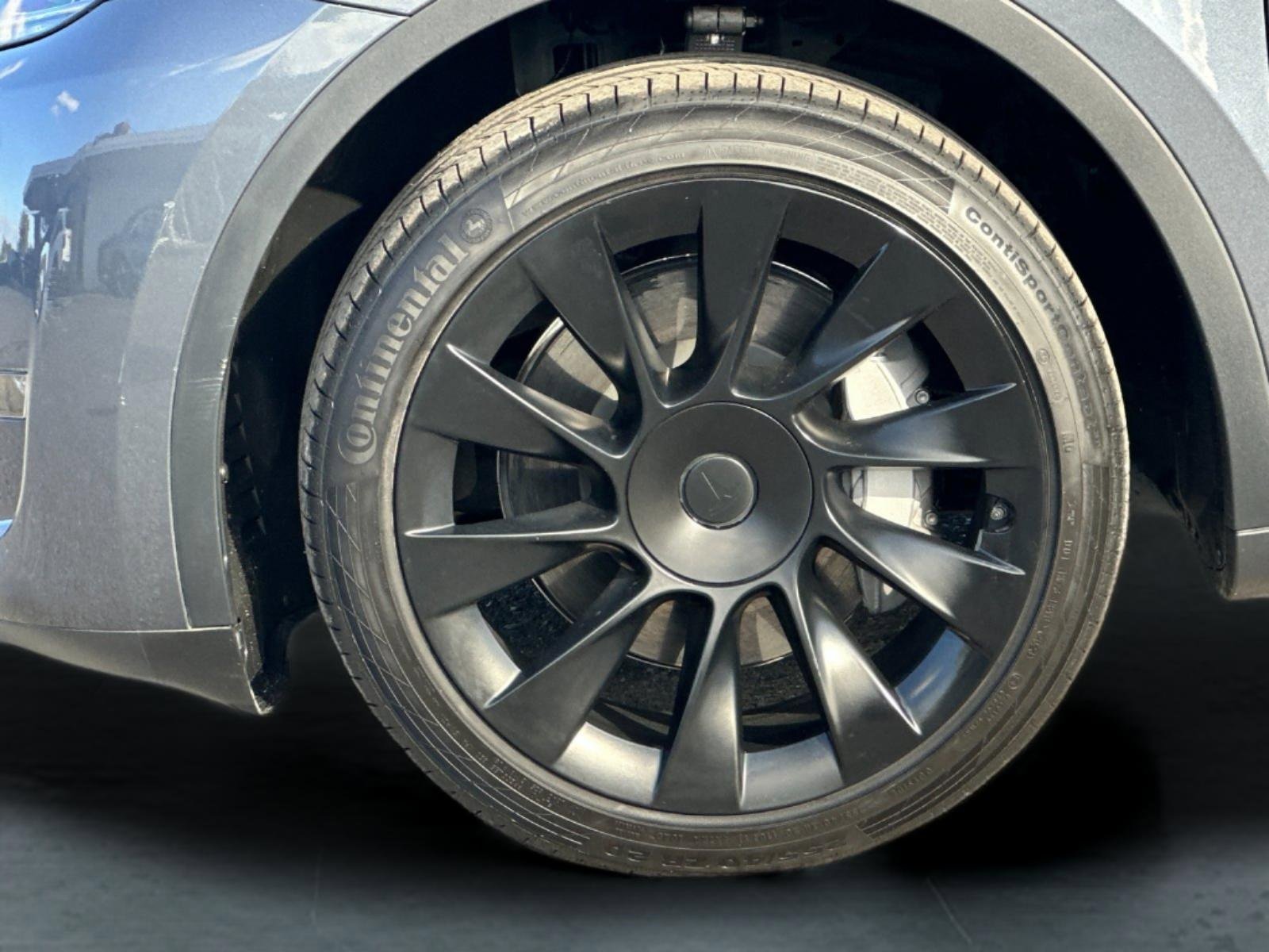 Used 2023 Tesla Model Y Long Range image 24