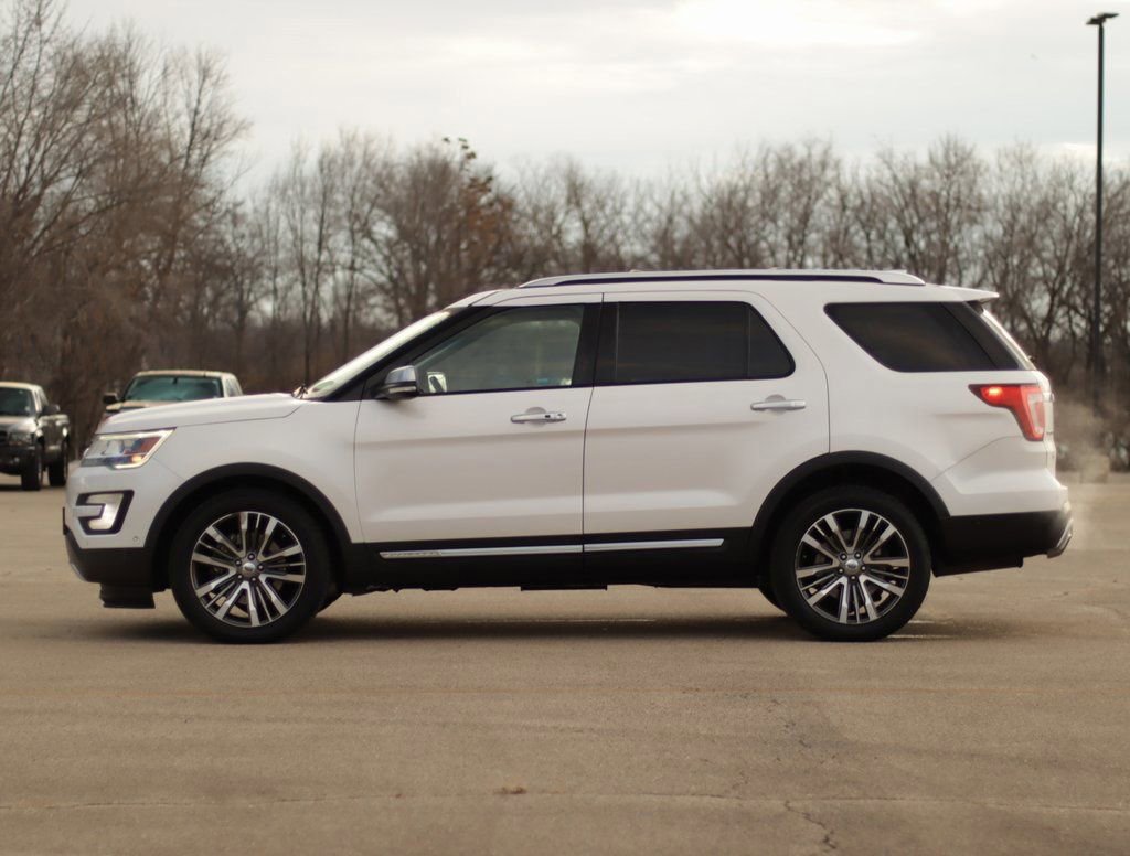 Used 2017 Ford Explorer Platinum image 4