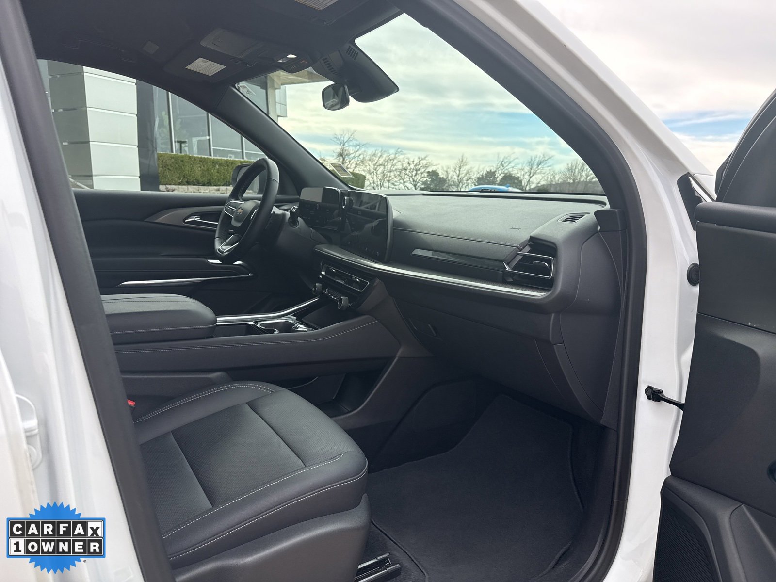 Used 2025 Chevrolet Traverse LT image 23