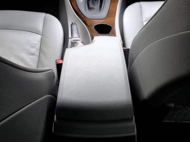 Used 2009 BMW 328i Convertible RWD image 28
