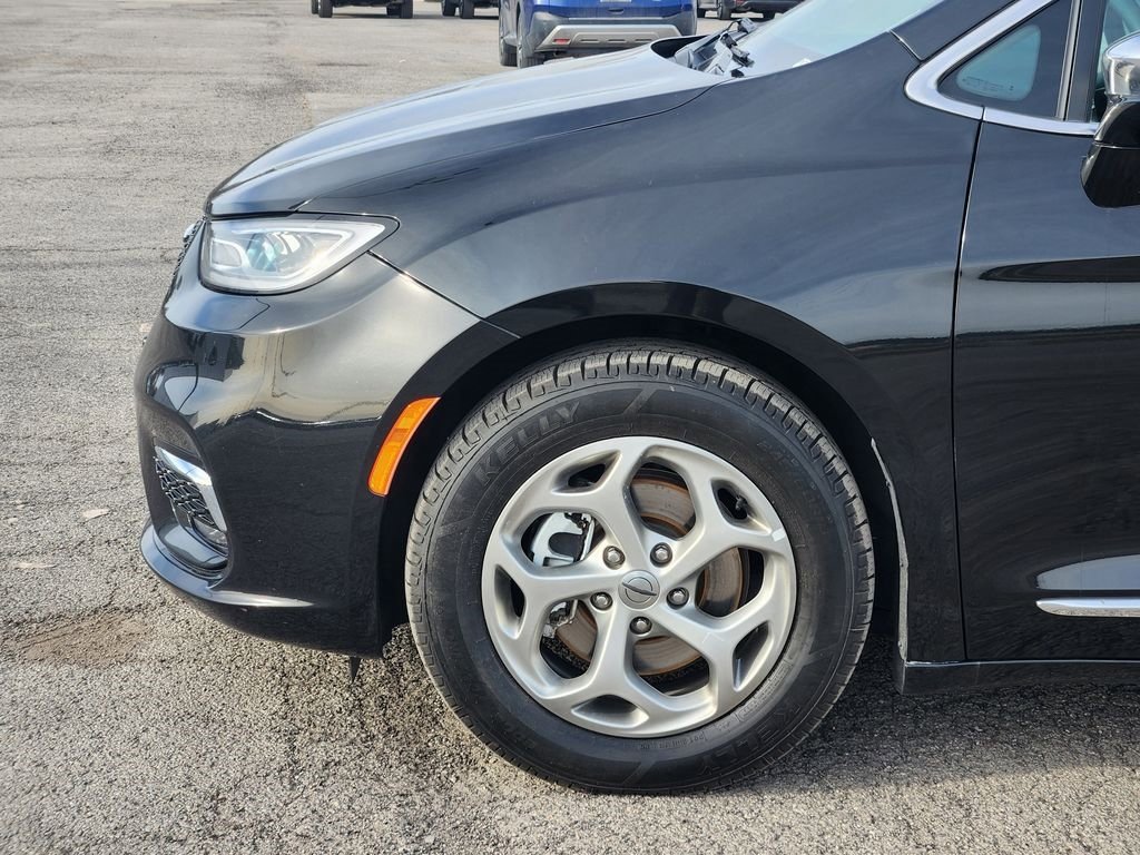 Used 2023 Chrysler Pacifica Limited image 8