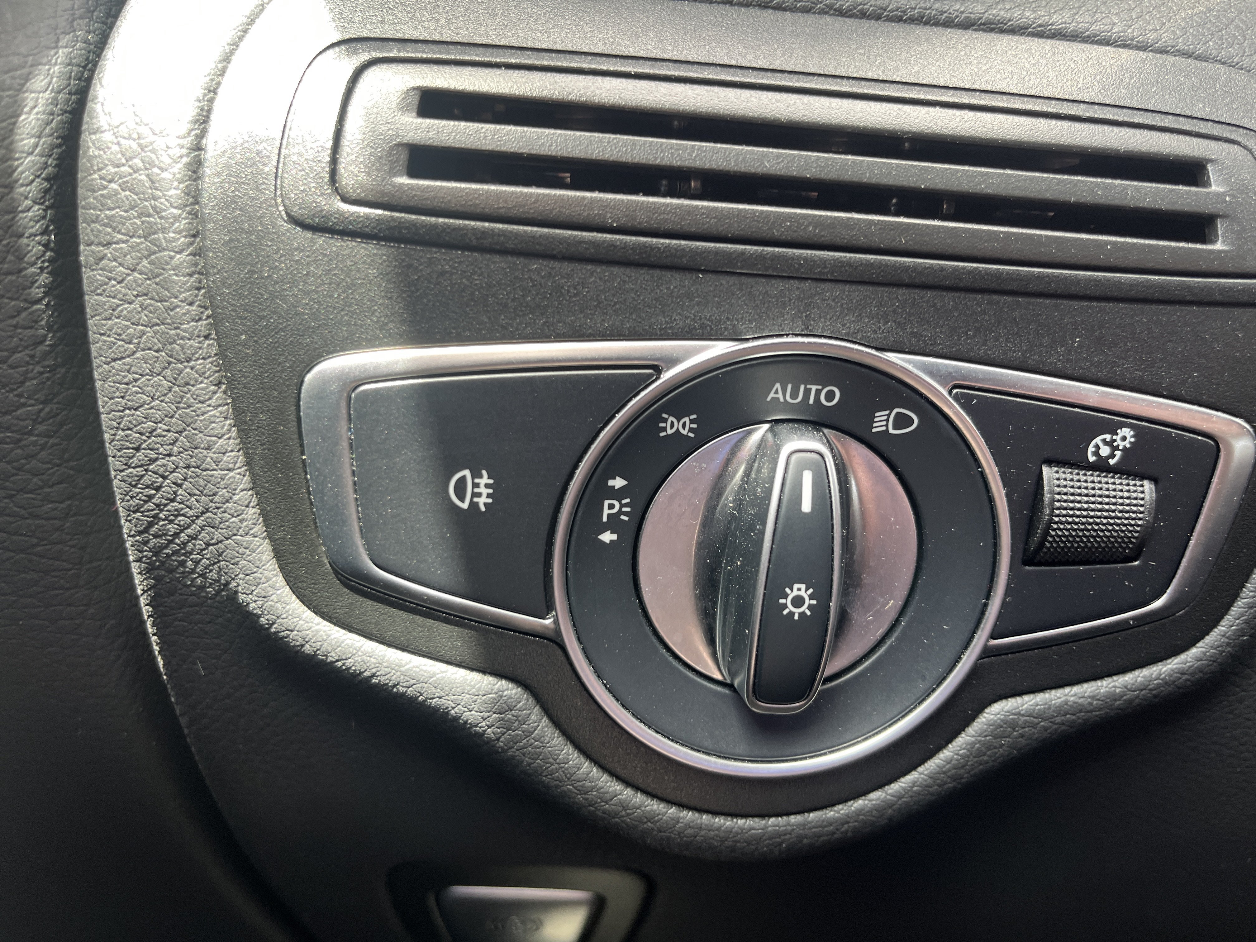 Used 2022 Mercedes-Benz GLC 300 4MATIC image 25