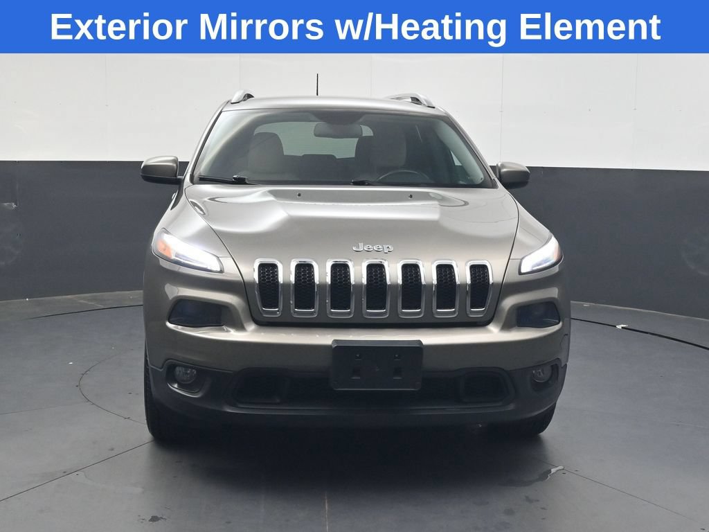 Used 2018 Jeep Cherokee Latitude w/ Cold Weather Group AWD/4WD image 9
