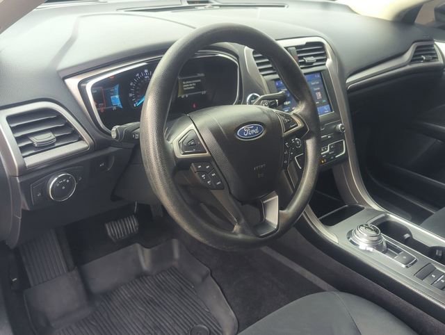 Used 2020 Ford Fusion SE image 12