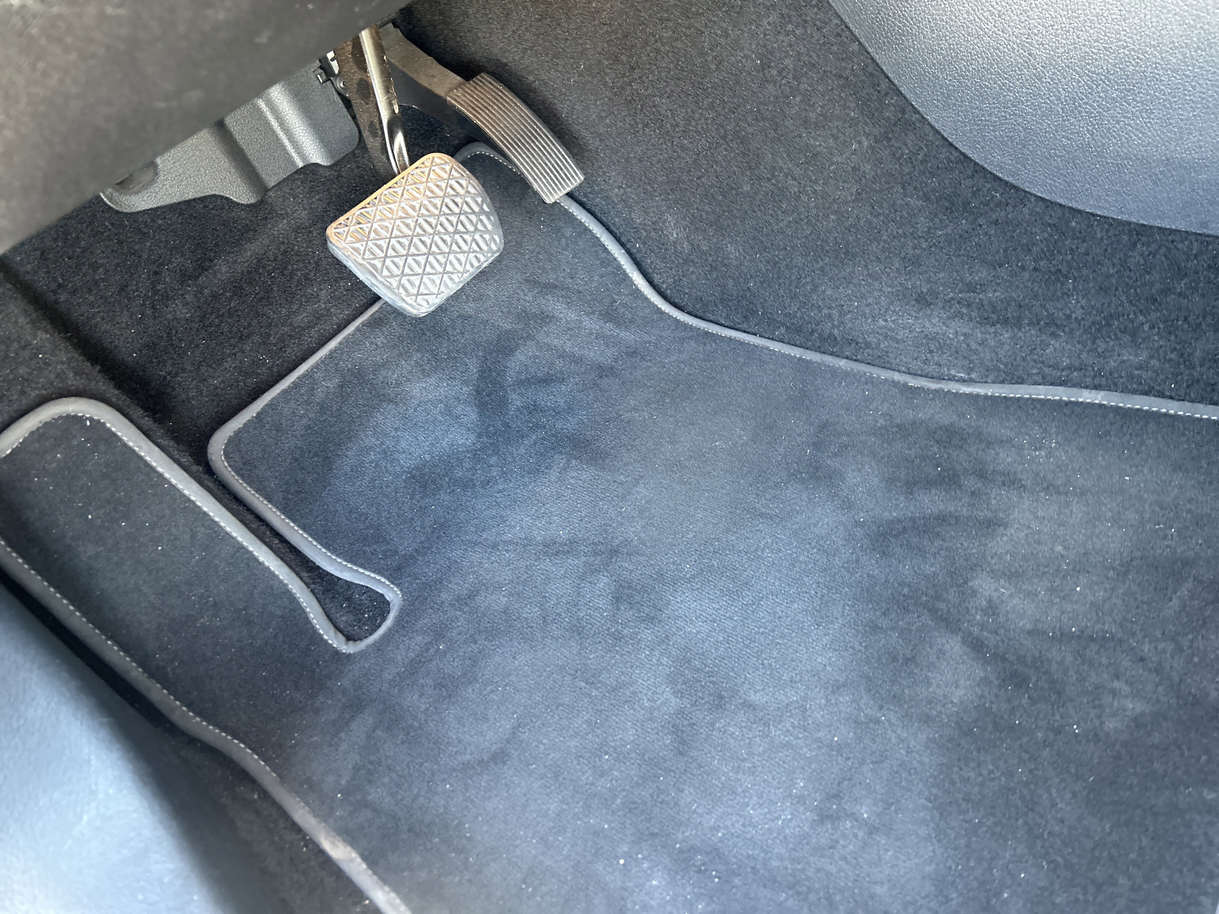 Used 2022 Mercedes-Benz GLB 250 w/ Premium Package Lite image 17