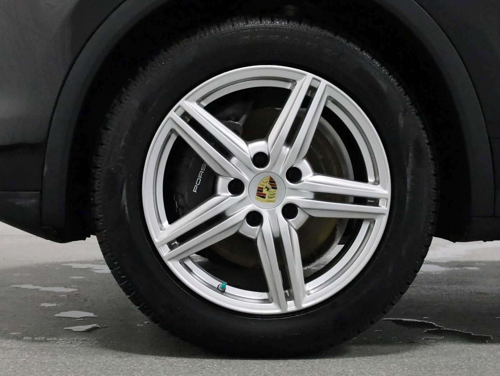 Used 2014 Porsche Cayenne Platinum Edition AWD/4WD image 38