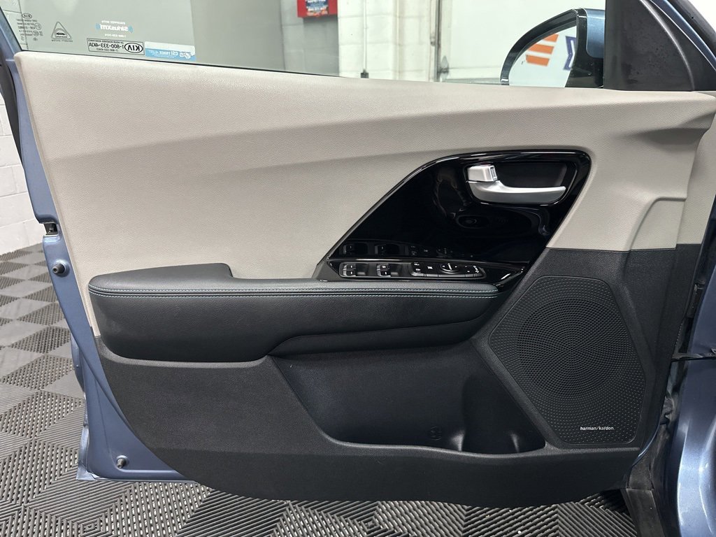 Used 2021 Kia Niro Touring image 19