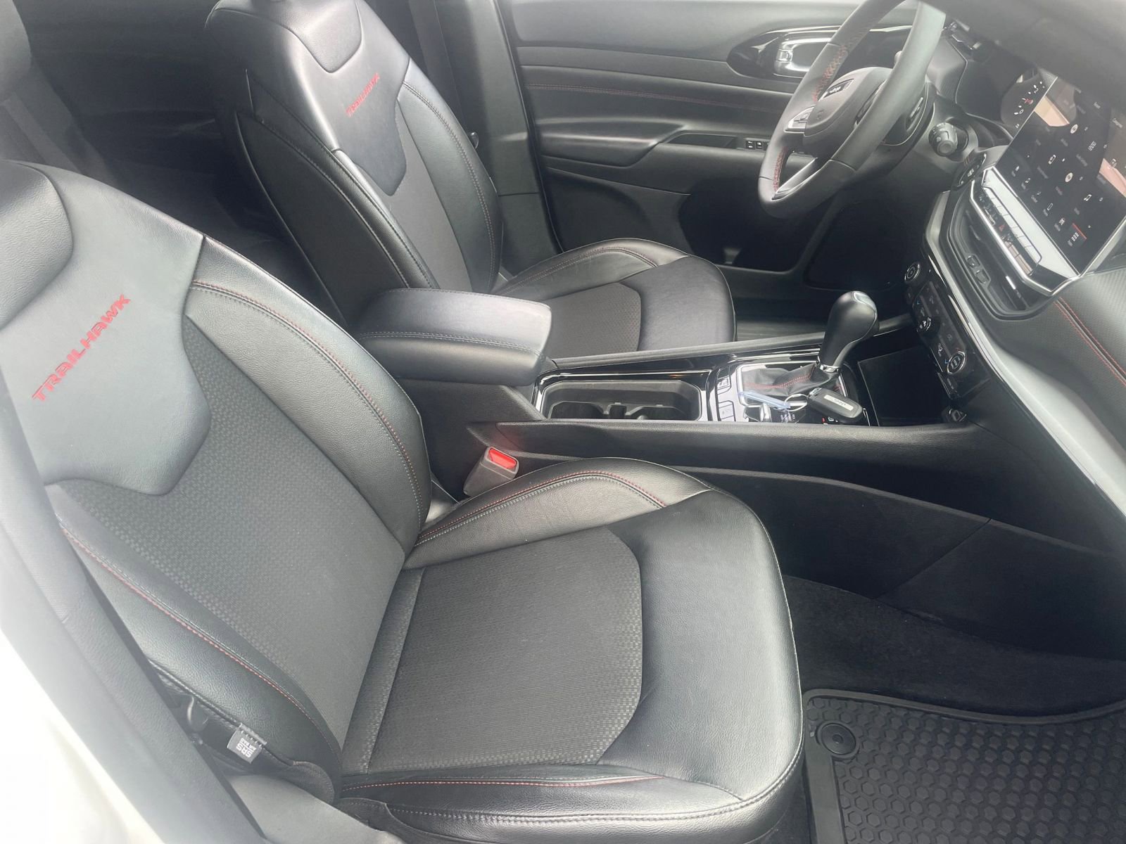 Used 2025 Jeep Compass Trailhawk image 36