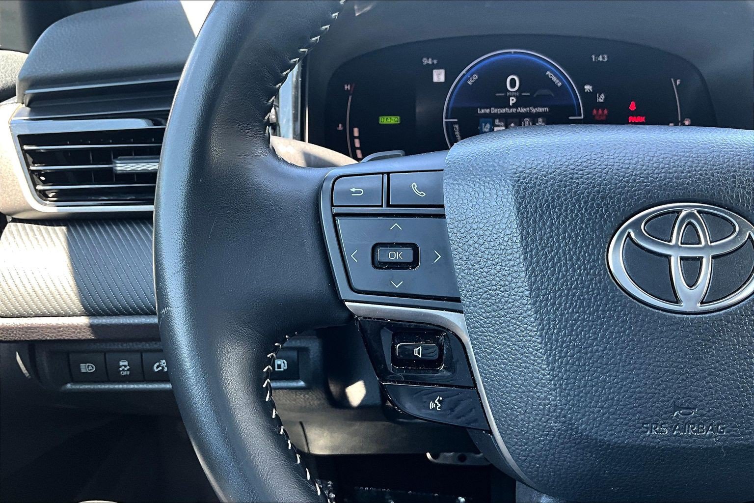 Used 2025 Toyota Camry SE FWD image 19