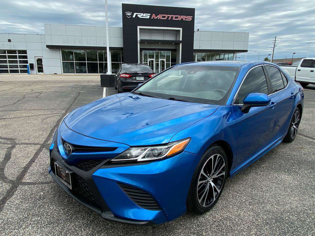 Used 2018 Toyota Camry SE w/ Moonroof Package FWD image 7