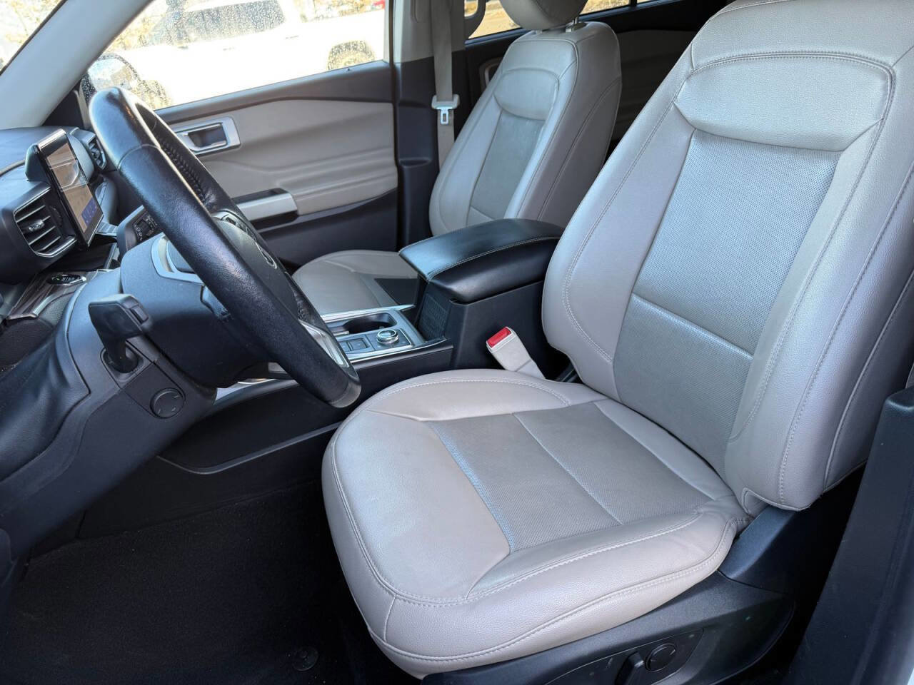 Used 2021 Ford Explorer Limited w/ Equipment Group 301A image 6
