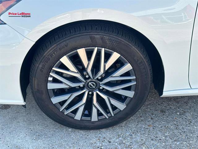 Used 2025 Nissan Altima 2.5 SV FWD image 4