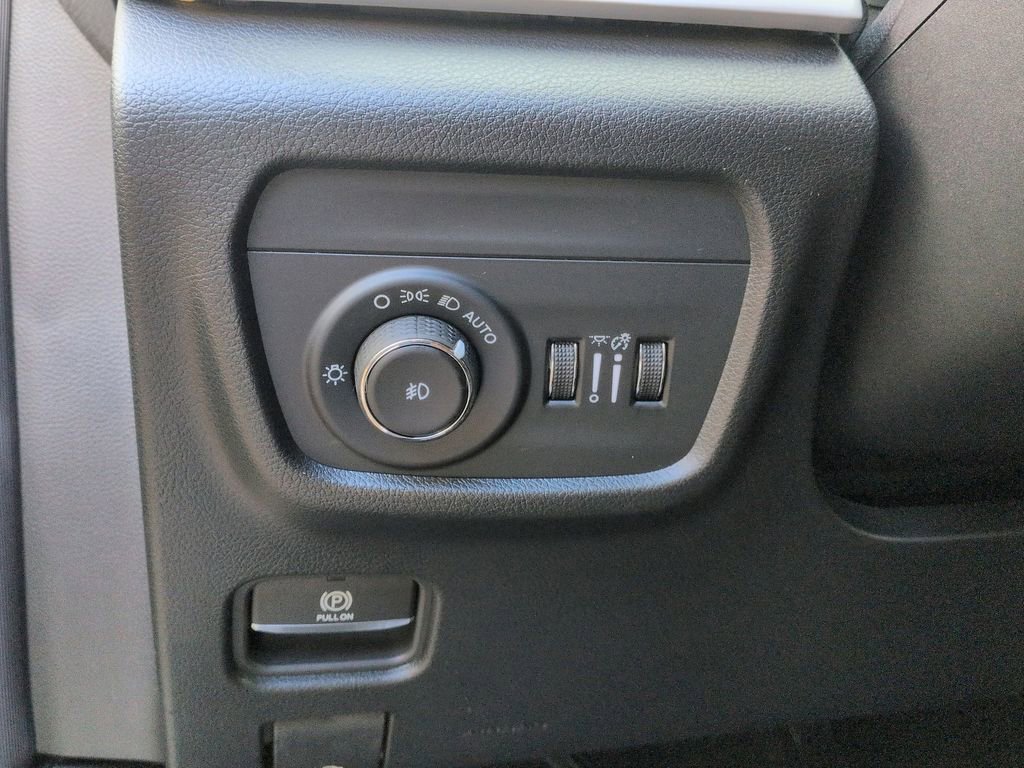 New 2025 Jeep Grand Cherokee Limited w/ Luxury Tech Group II image 16