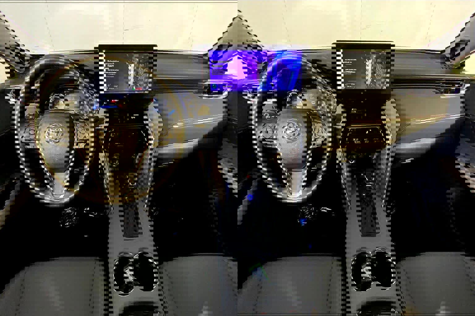 Used 2023 Toyota Venza XLE image 16