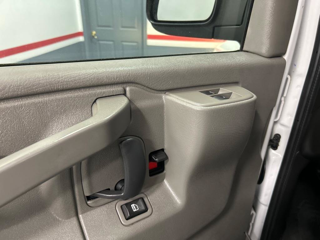 Used 2020 GMC Savana 2500 w/ Driver Convenience Package RWD image 15