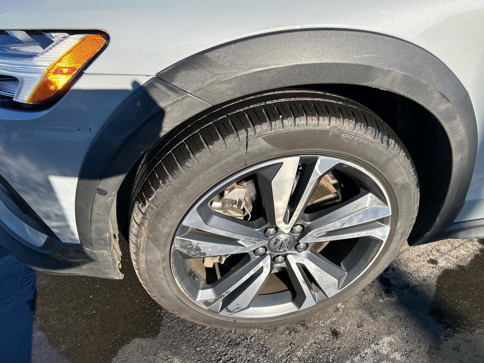 Used 2025 Volvo V60 B5 Cross Country Plus image 8