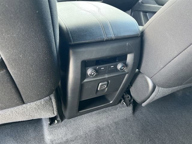 Certified 2023 Chevrolet Traverse LT FWD image 30