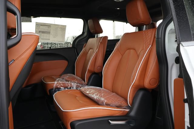 New 2026 Chrysler Pacifica Pinnacle FWD image 9