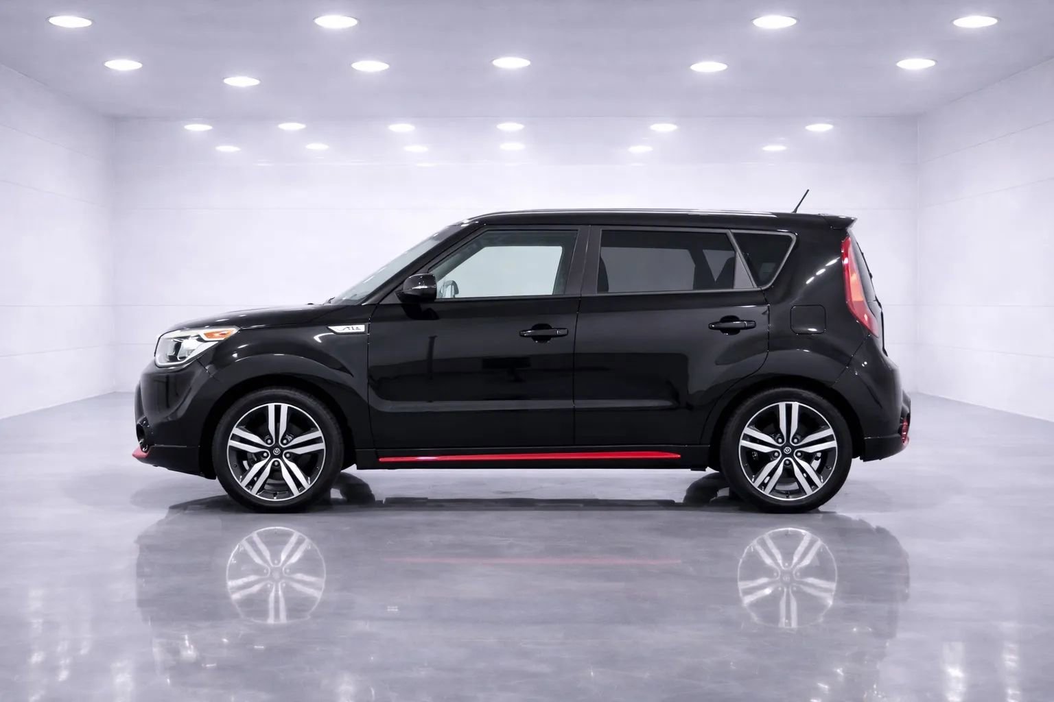 Used 2015 Kia Soul + FWD image 2