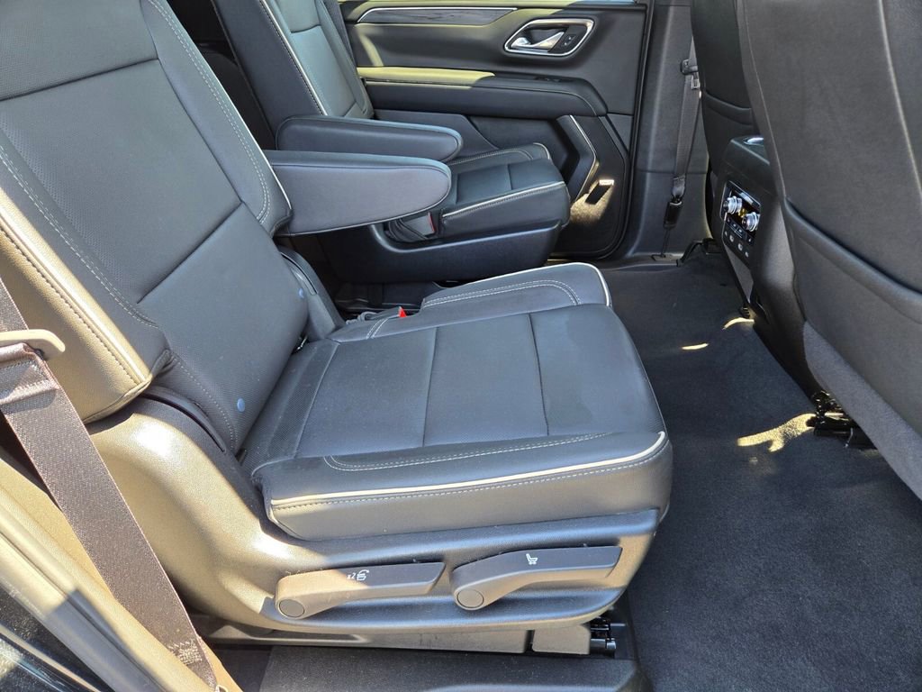 Used 2024 GMC Yukon SLT w/ SLT Premium Package AWD/4WD image 16