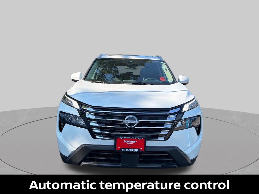 Certified 2025 Nissan Rogue SV w/ SV Premium Package FWD image 10