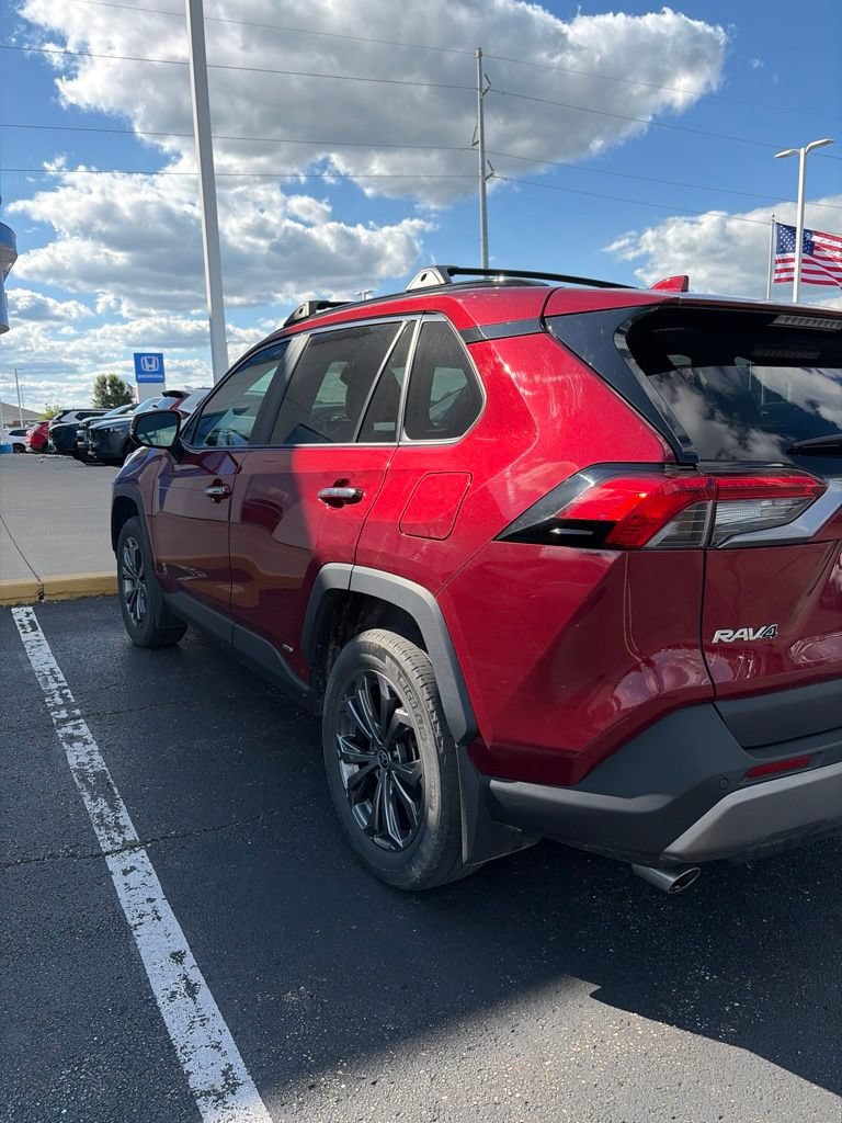 Used 2022 Toyota RAV4 Limited AWD/4WD image 9