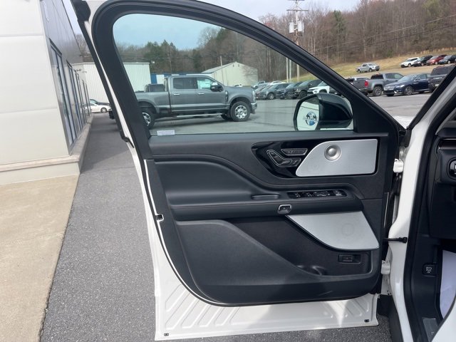 New 2025 Lincoln Aviator Reserve w/ Luxury Package image 33