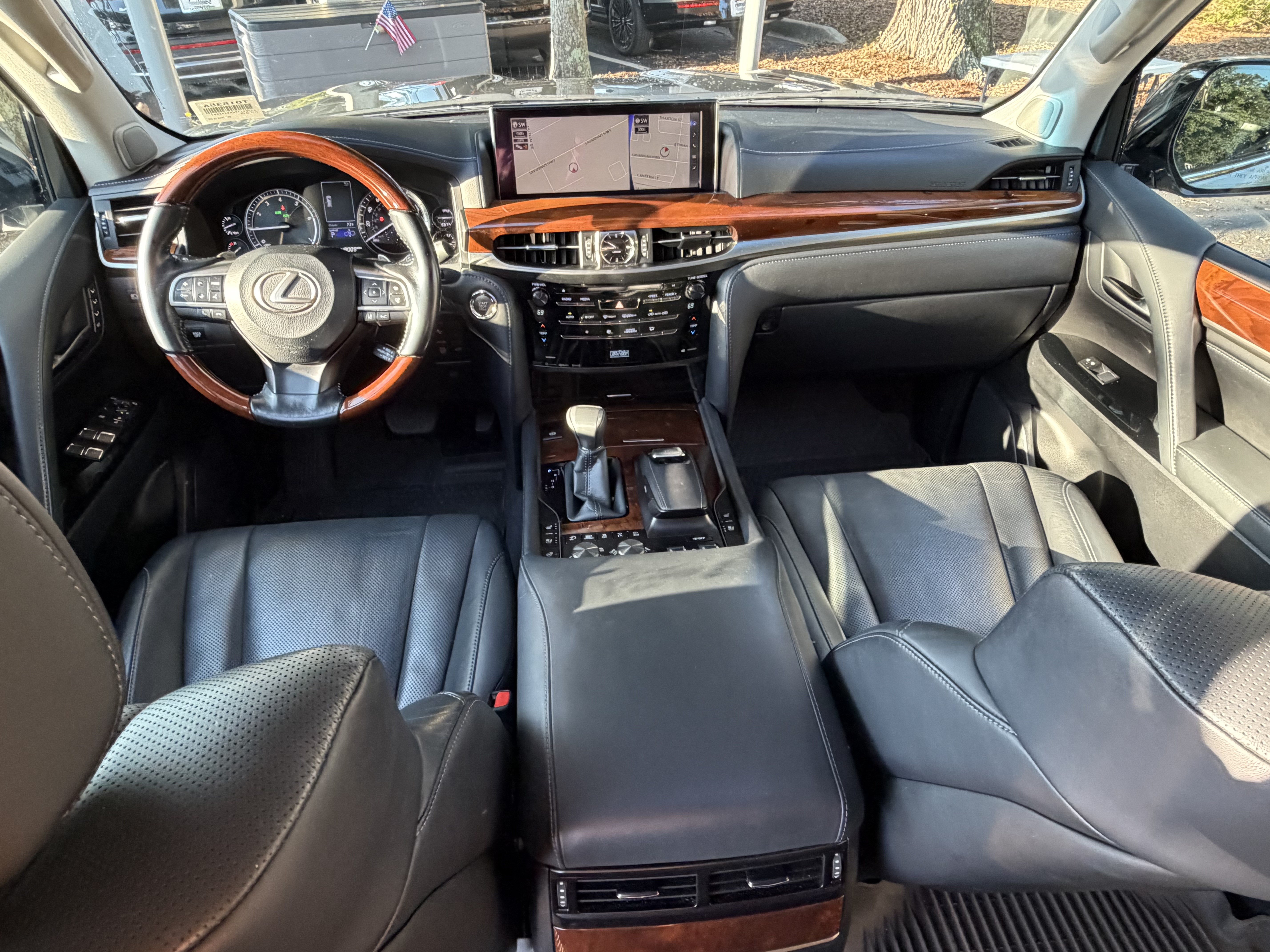 Used 2017 Lexus LX 570 4WD w/ Luxury Package image 34