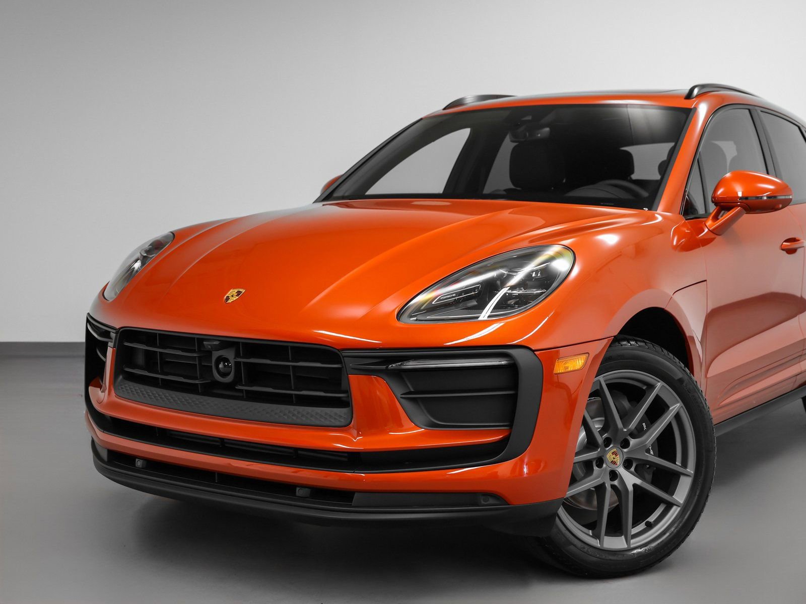 Certified 2025 Porsche Macan AWD/4WD image 7