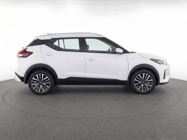 Used 2024 Nissan Kicks SV FWD image 4