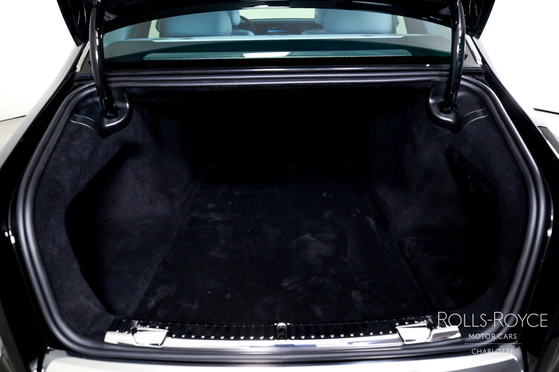 New 2027 Rolls-Royce Phantom Sedan RWD image 26