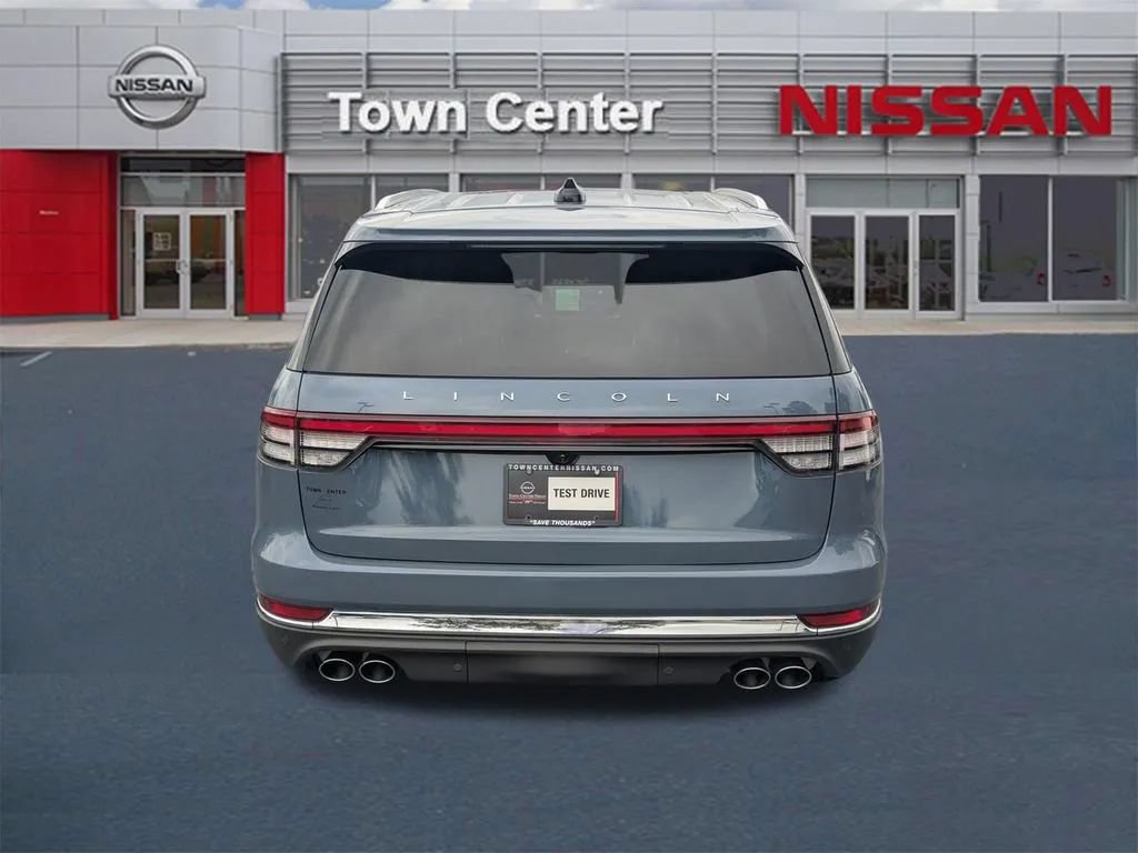 Used 2025 Lincoln Aviator 2WD image 6