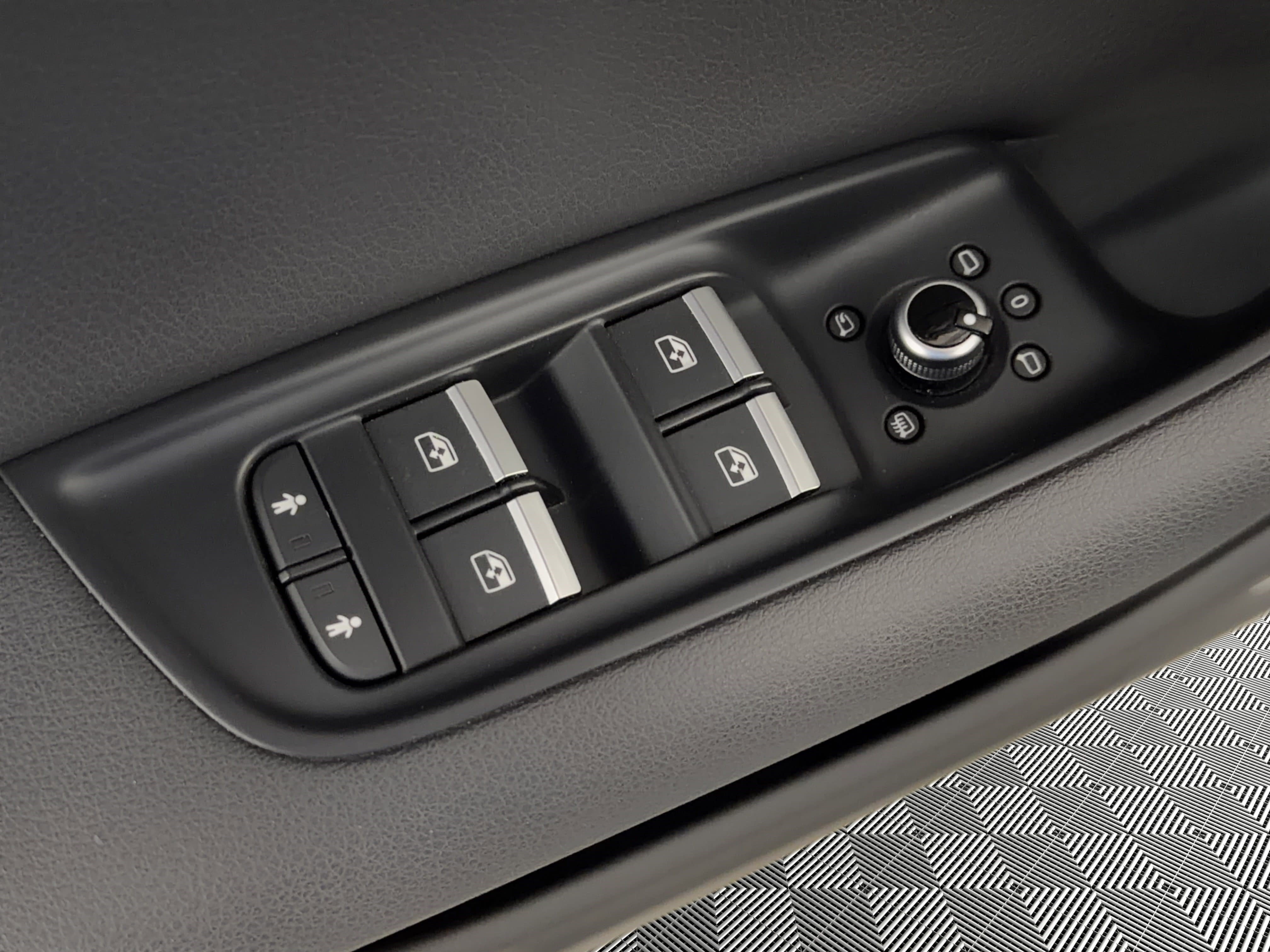 Used 2017 Audi Q7 3.0T Premium Plus w/ Premium Plus Package image 15