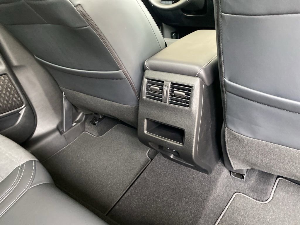 New 2025 Mitsubishi Outlander SE image 28