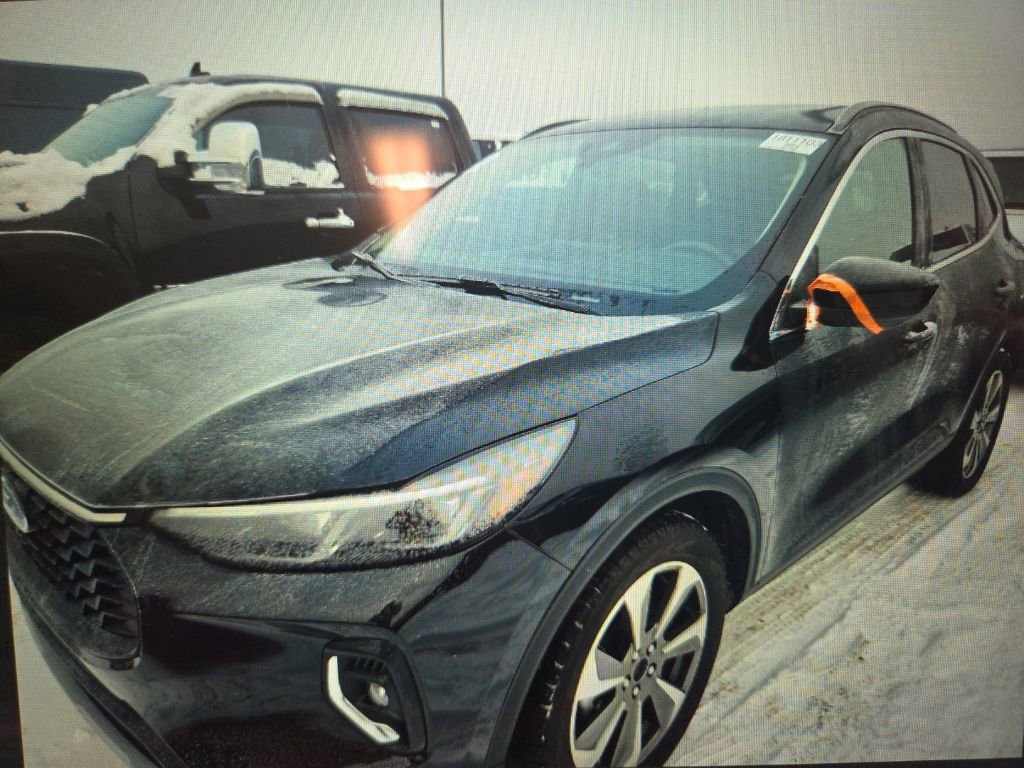 Used 2023 Ford Escape Platinum image 2