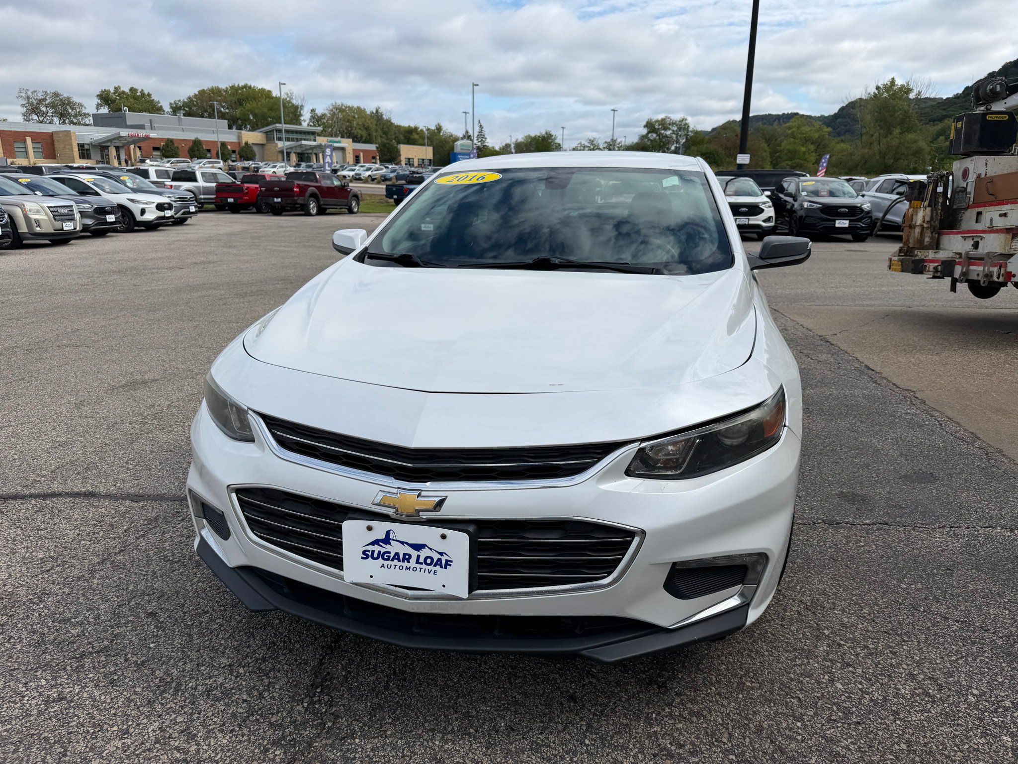 Used 2016 Chevrolet Malibu LT FWD image 2