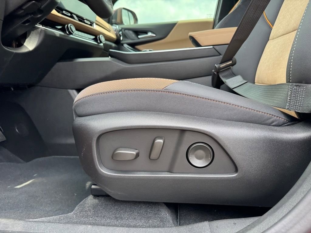 Used 2026 Chevrolet Equinox ACTIV w/ Convenience Package III image 18